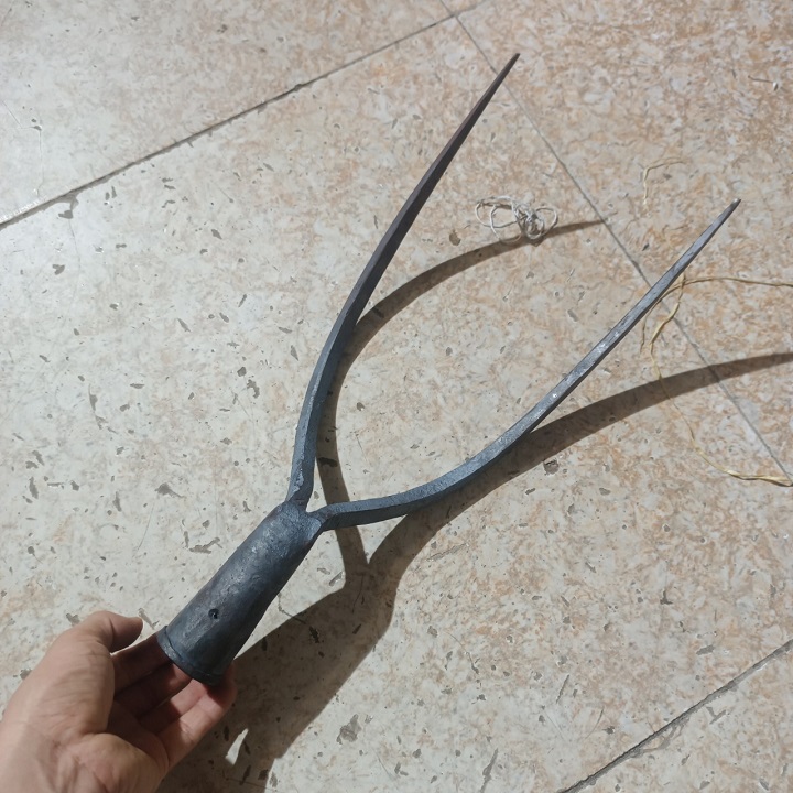 Dụng Cụ Gẩy Rơm Cò Neo, Nỉa Rơm,Cây Móc Rơm 2 Răng Tiện Lợi , Siêu Cứng
