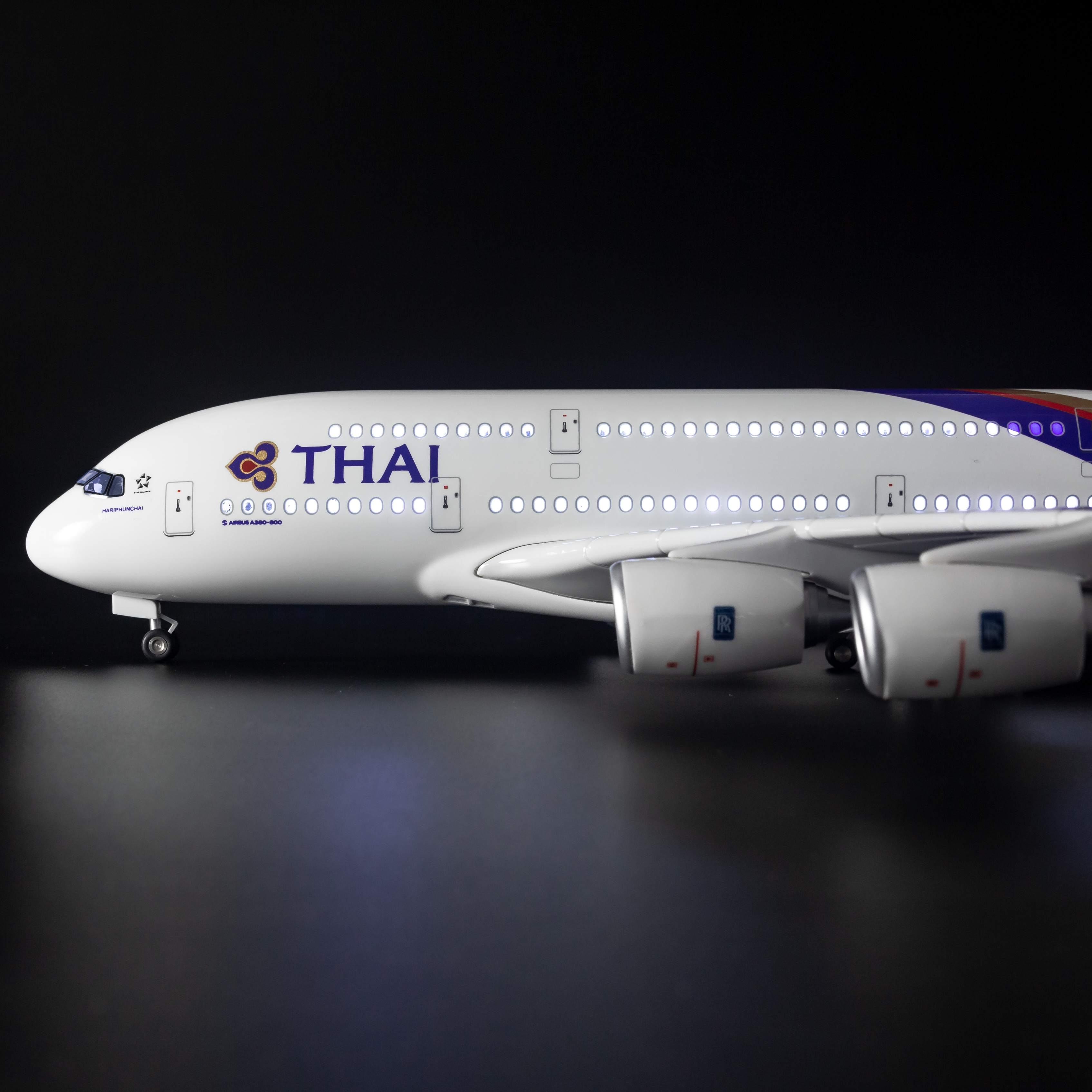 Mô hình máy bay Thai Airways A380 lắp ráp có đèn 47cm MBMH46