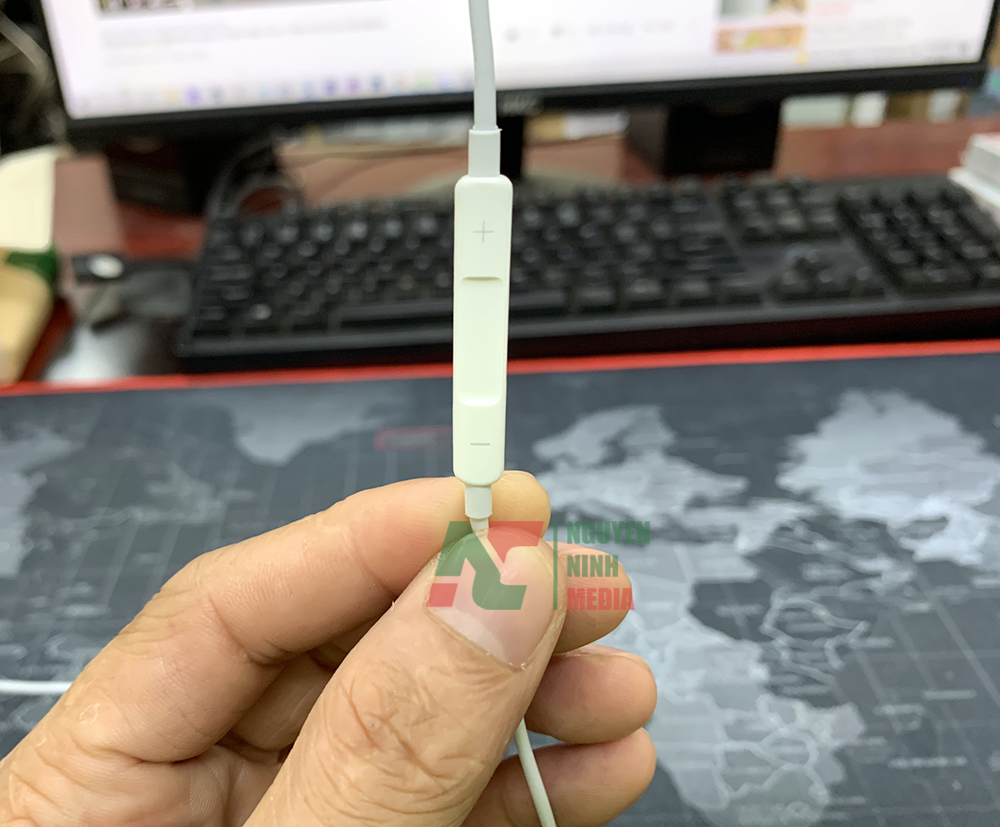 Cáp Chuyển Đổi Cổng Type C Sang 1 Cổng 3.5mm Dài 1M Có Mic Earldom AUX41 - Hàng Chính Hãng