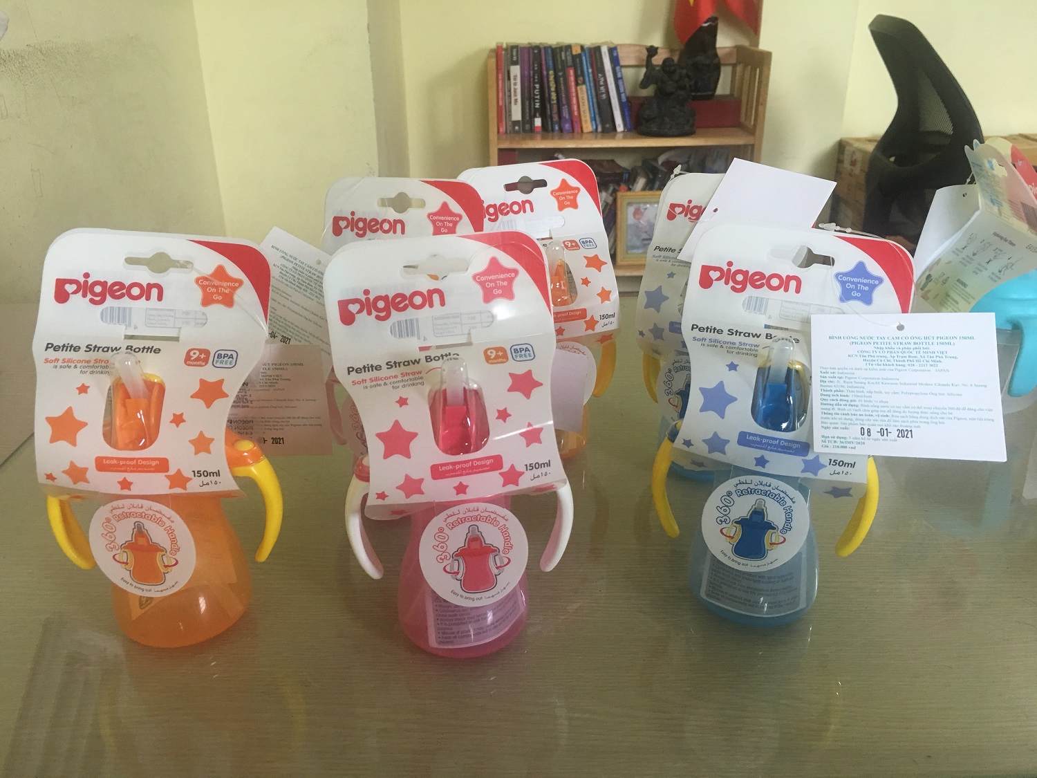 Bình uống nước tay cầm có ống hút pigeon