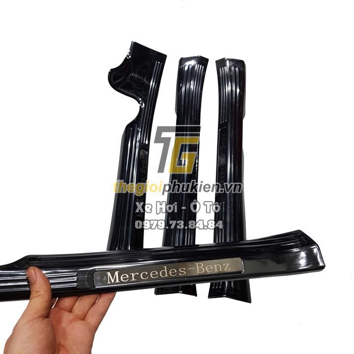 Bộ sản phẩm ỐP BẬC CỐP CẢ BỘ VÀ BẬC CỬA TRONG vân Titan xe Mercedes GLC