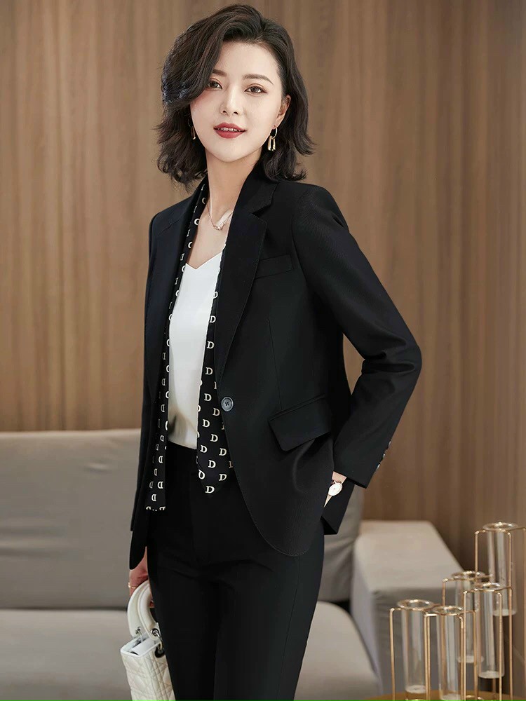 Bộ Vest Nữ Kèm Khăn Lụa