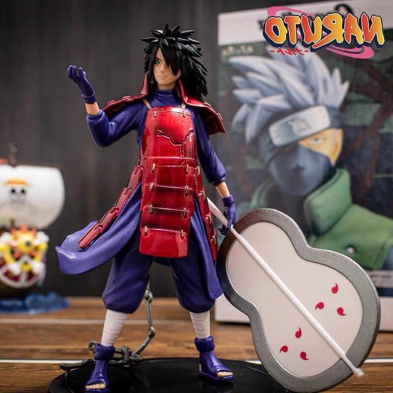 Mô hình Madara cầm quạt trong naruto