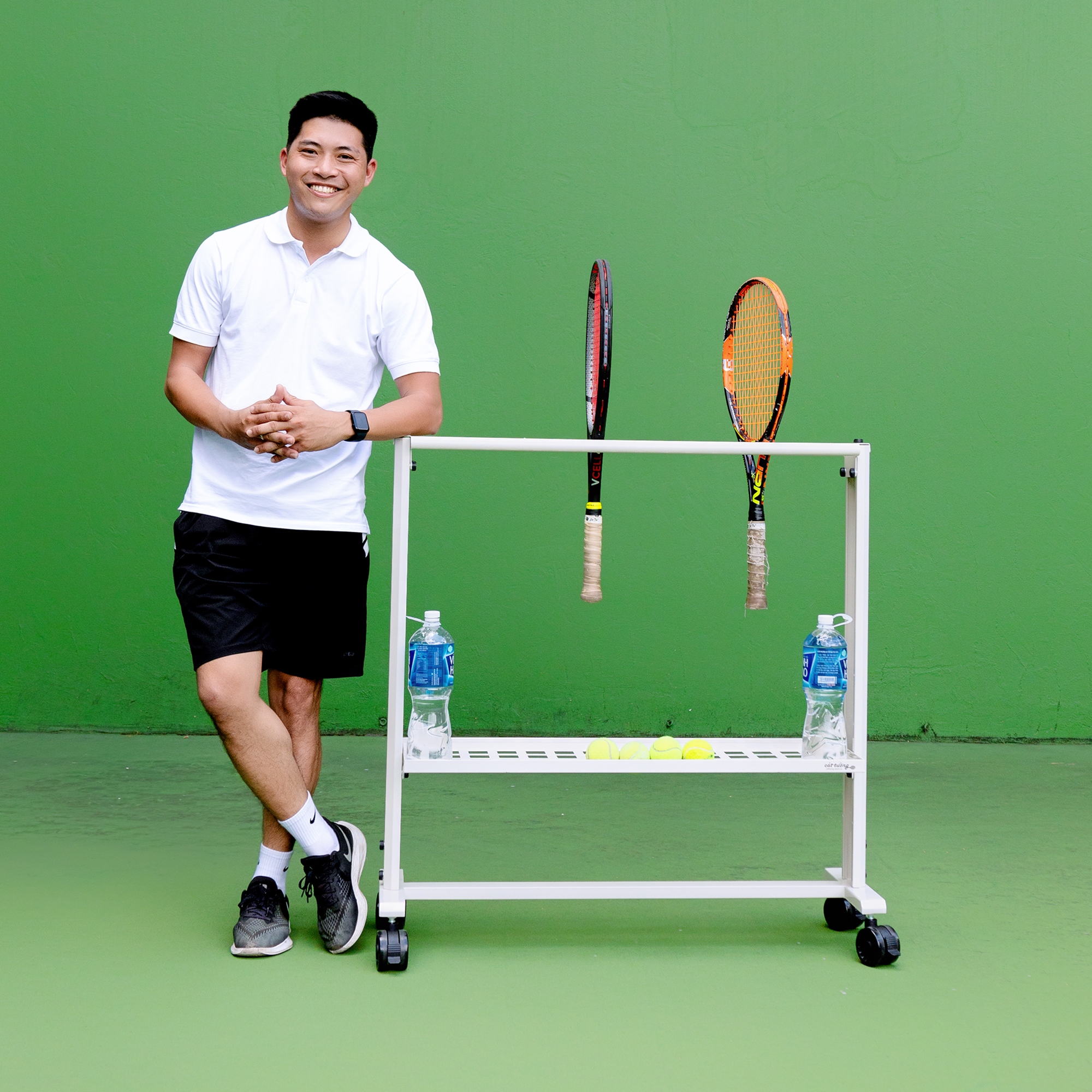 dụng cụ treo vợt tennis ngoài trời