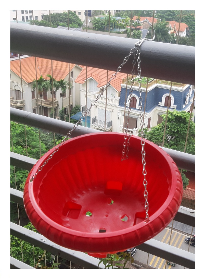 3 Chậu Nhựa Tròn Trồng Hoa Màu Đỏ Có Móc Treo - Chậu chảo treo trồng hoa có móc xích kèm theo! KT: 33x13 cm