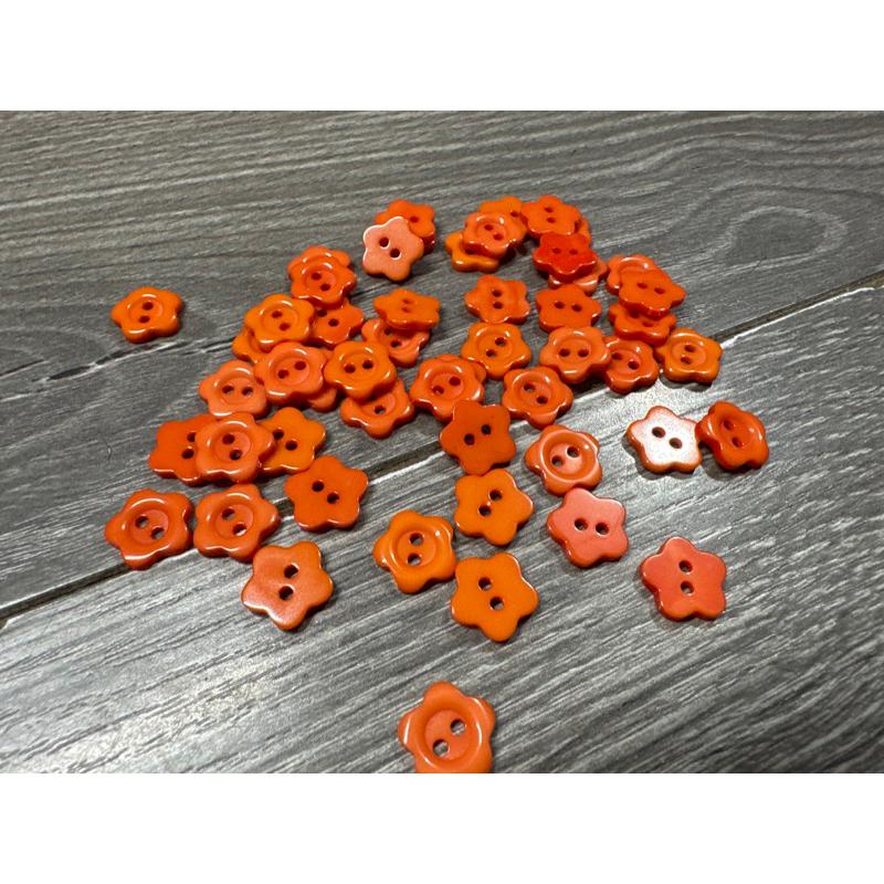 Set 5 nút nhựa Quảng Châu 12mm hình hoa mai nhiều màu