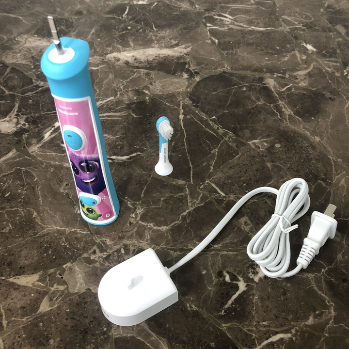 Bàn chải đánh răng điện dành cho trẻ em nhãn hiệu Philips Sonicare For Kids HX6322/04 Kết nối Bluetooth trên ứng dụng - HÀNG NHẬP KHẨU