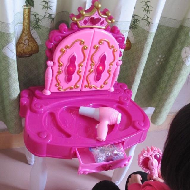 Bàn trang điểm đồ chơi cho bé cao gần 1m