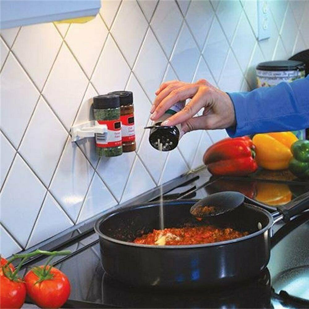 Kệ đựng gia vị nhà bếp 20 cái 4 dải, và mỗi dải có 5 kẹp trên đó, có thể chứa 5 lọ tiết kiệm không gian bếp