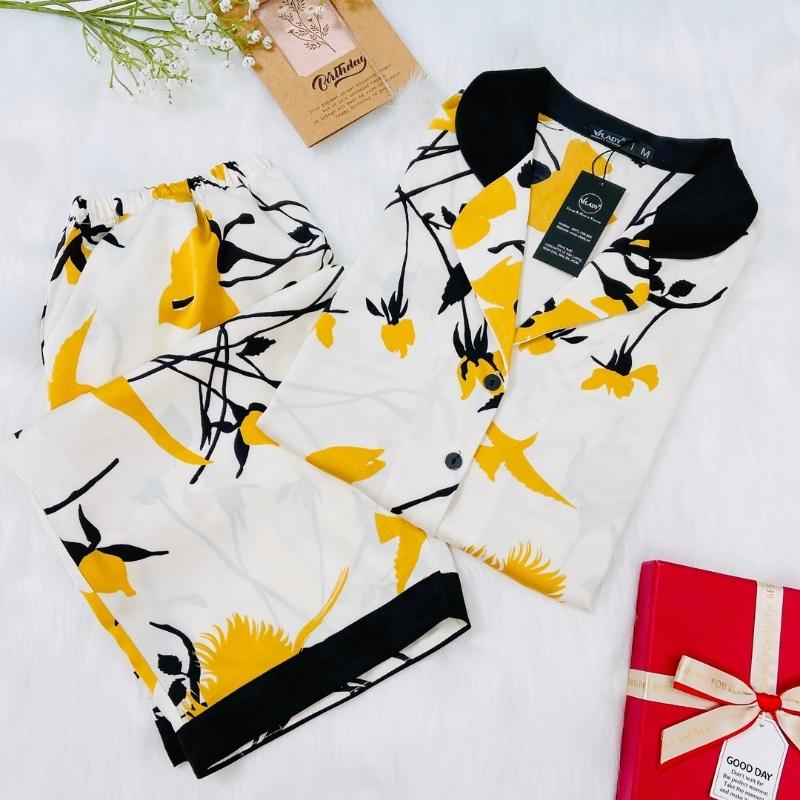 Bộ đồ Pyjama nữ, đồ mặc nhà lụa VILADY - B144 Quần Lửng Tay Cộc Họa Tiết Chim Màu Vàng, chất liệu lụa Pháp