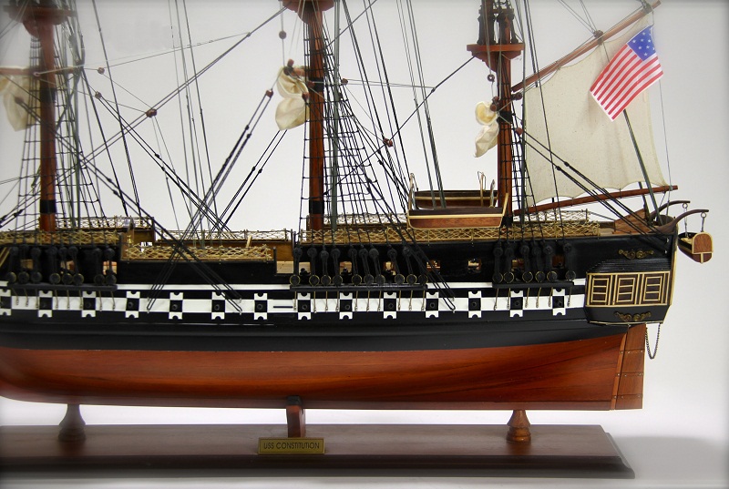 Thuyền gỗ trang trí USS Constitution dài 95cm (lắp ráp sẵn)