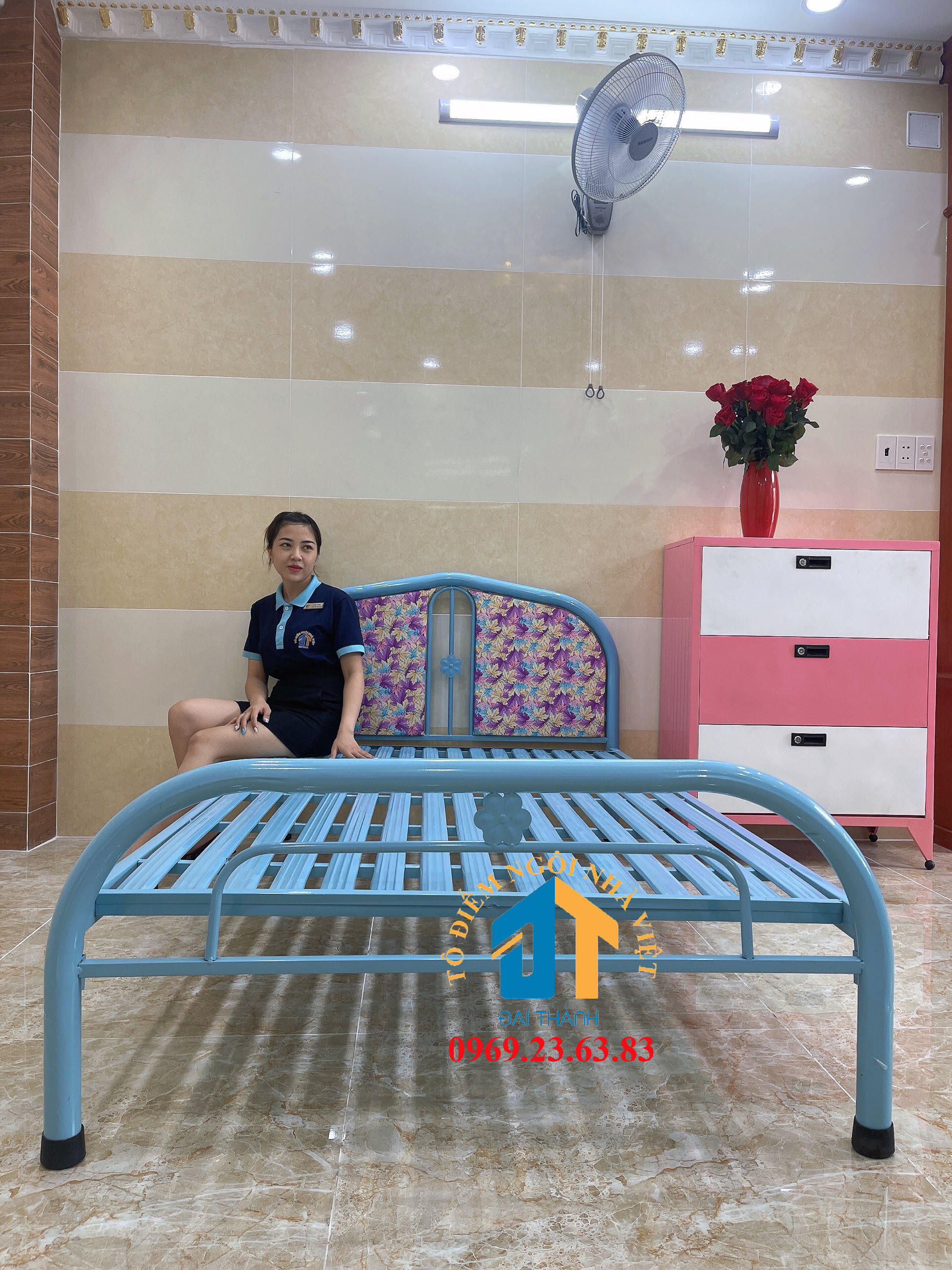 Giường sắt cao cấp màu xanh