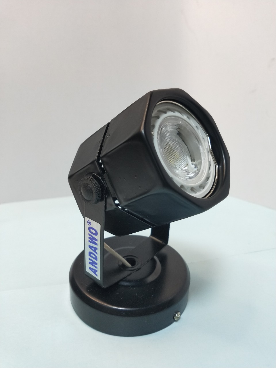Đèn pha ngồi lục giác 3w/5w thân đen ánh sáng trắng/vàng