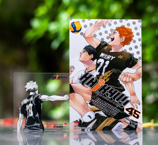 Haikyu Chàng Khổng Lồ Tí Hon tập 45 (tặng kèm 2 card PVC)