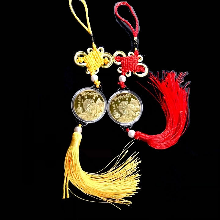 Dây Treo Xe Hơi Hình Con Hổ Gầm Của Hongkong, Dùng treo trên xe hơi, trong nhà, nơi làm việc, mang theo bên người, làm quà tặng bạn bè, kích thước 33 x 4.5cm, màu vàng - TMT Collection - SP005431
