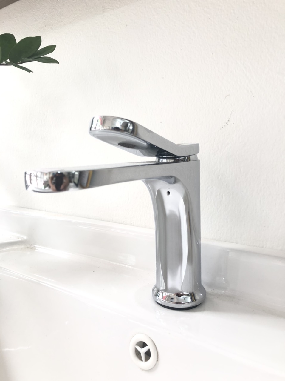 Vòi rửa mặt cao cấp thân thấp GR4002B