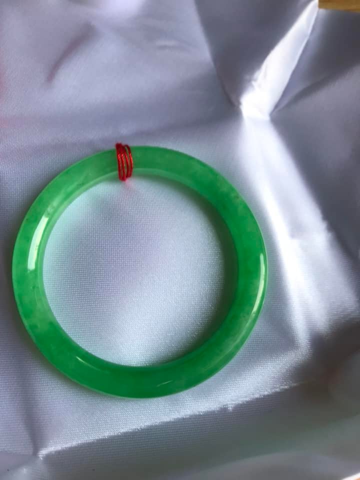 Vòng cẩm thạch Lý T 50mm x 7mm Màu xanh ngọc bóng đều đẹp Nữ mệnh Mộc mệnh Hỏa 50kg - 55kg đeo ạ