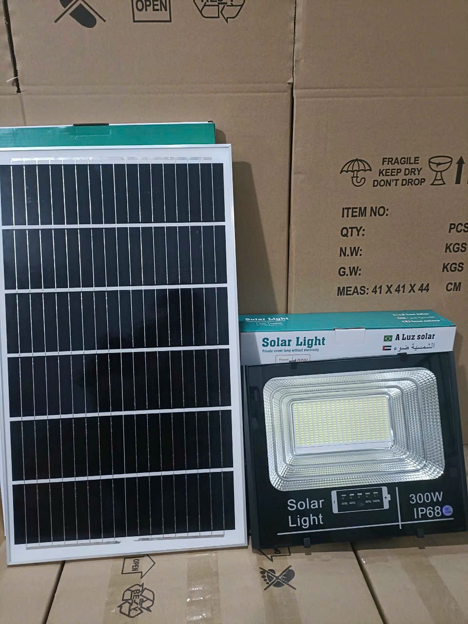 Đèn Pha Năng Lượng Mặt Trời Mẫu Mới 200w IP67