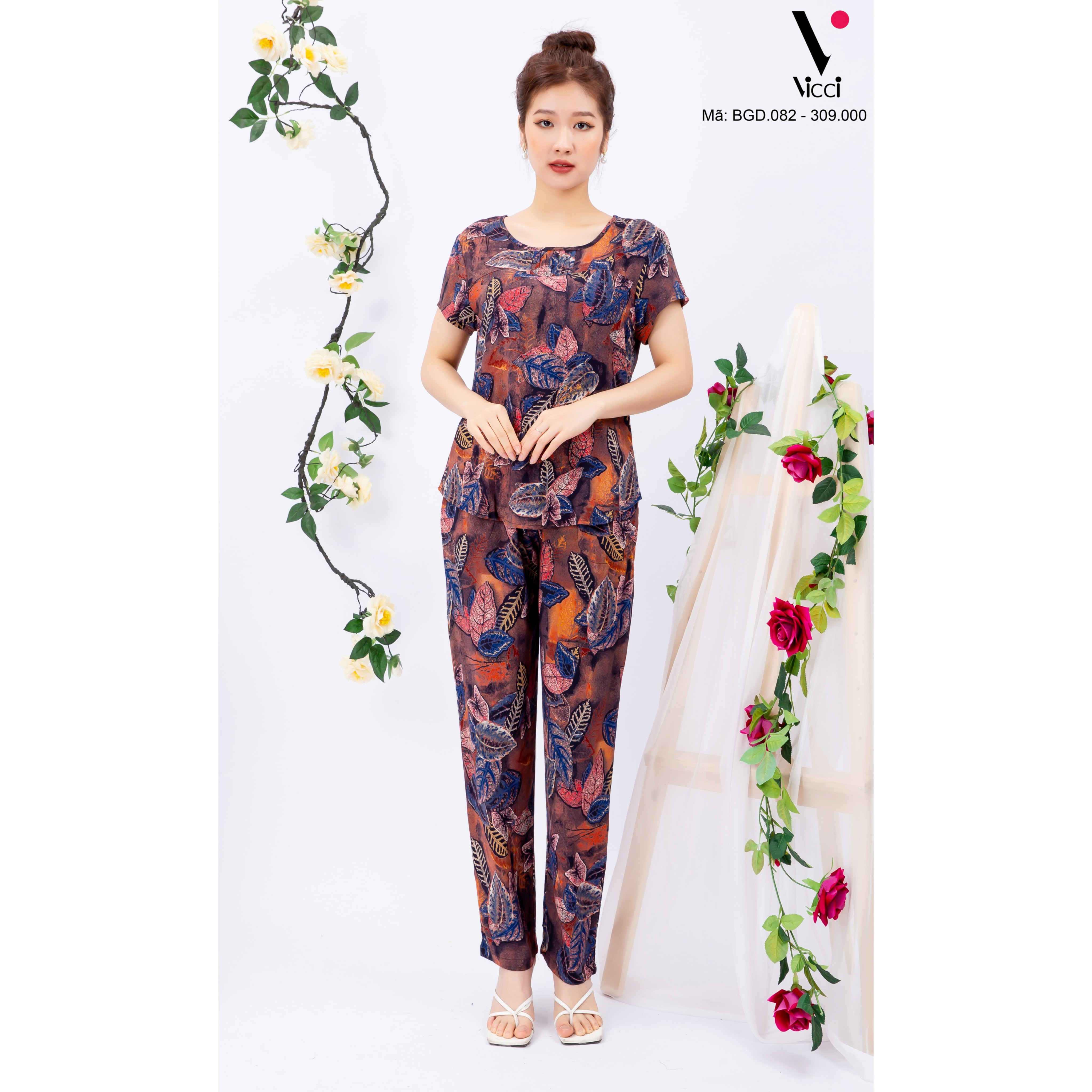 Bộ đồ nữ mặc nhà trung niên cho các bà, các mẹ - Bộ đồ ngủ lanh - Bộ mặc nhà trung niên vải lanh Vicci BGD.082, thiết kế áo cộc tay phối quần dài in hoạ tiết
