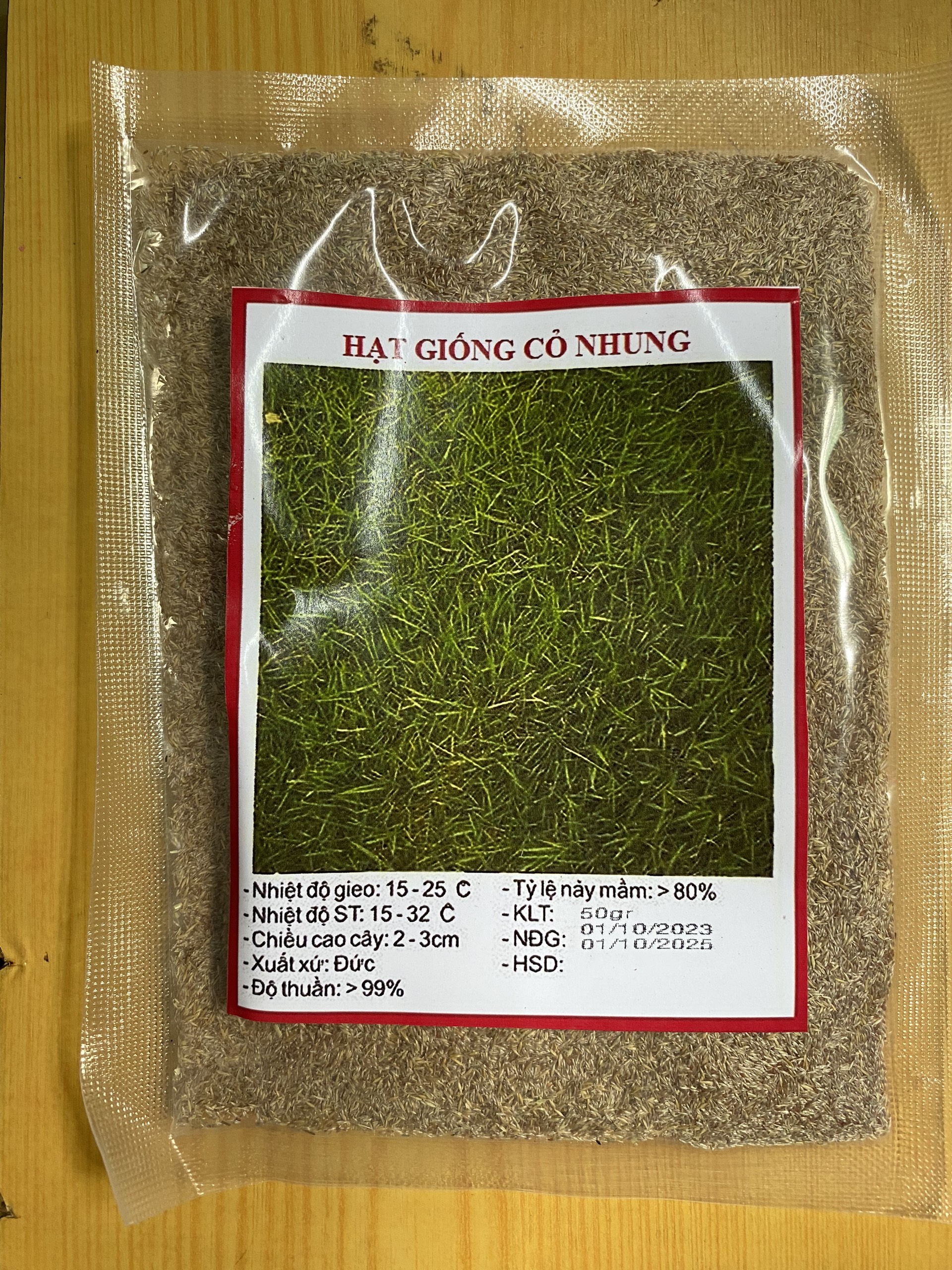 Gói 50 gram.Hạt giống cỏ nhung nhật ,cỏ thảm,lá dài 2cm(tặng kèm phân bón)