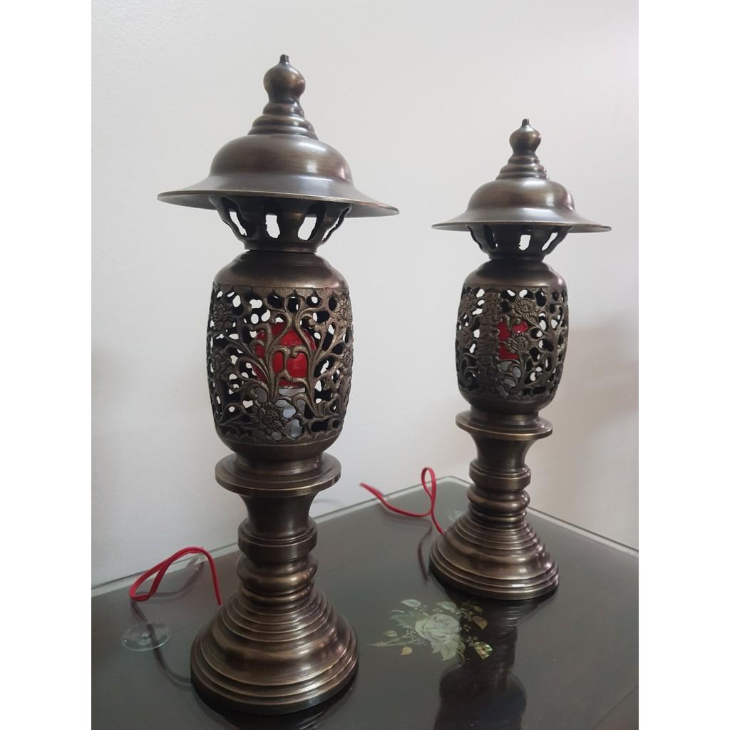 BỘ ĐÈN THỜ QUẢ DỨA CAO 45CM BẰNG ĐỒNG HOA VĂN ĐÚC NỔI