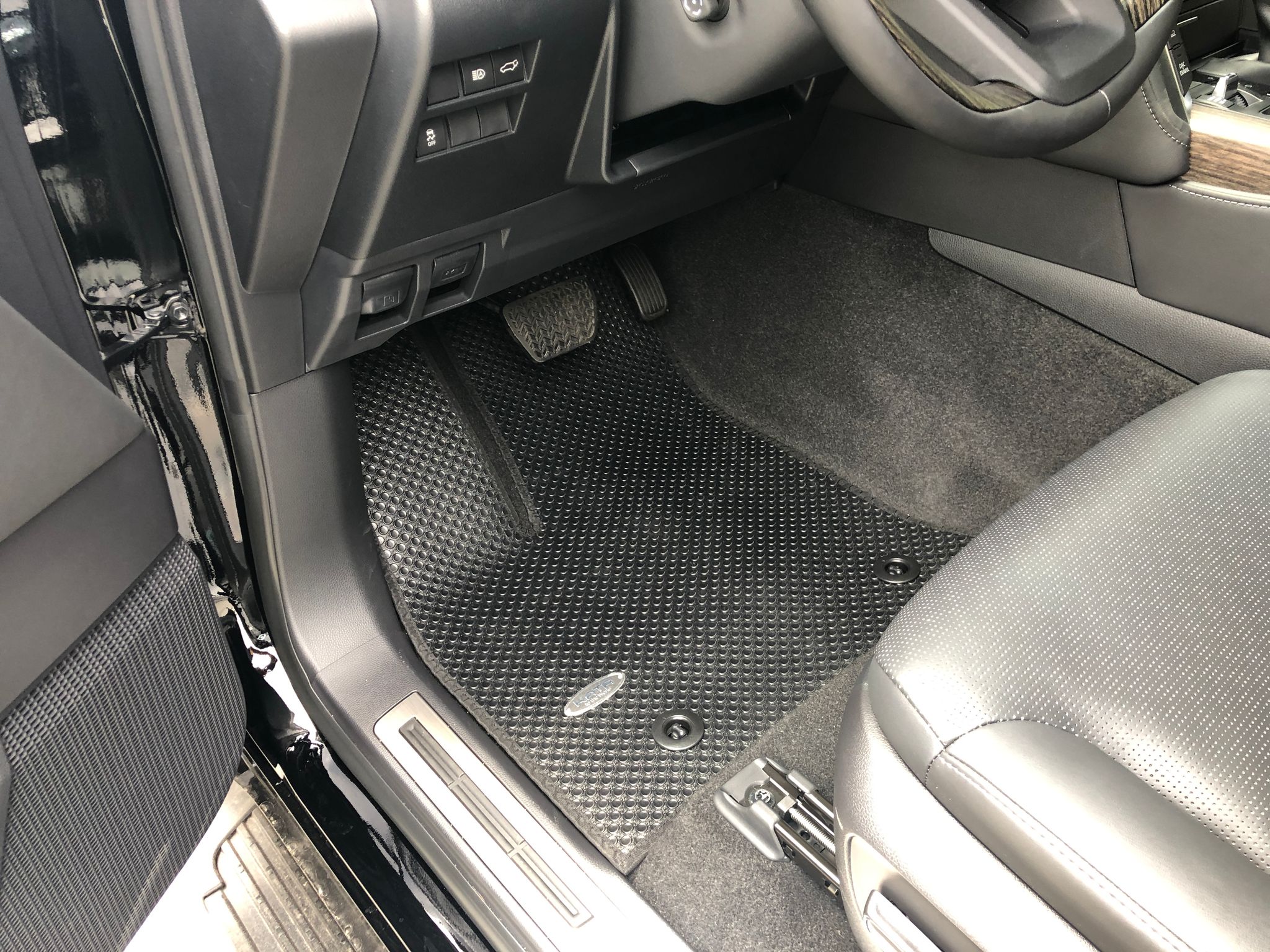 Thảm lót sàn ô tô KATA cho xe Toyota Land Cruiser LC300 (2022 - 2024) - Khít với sàn xe, Chống trơn, Không mùi, Không ẩm mốc