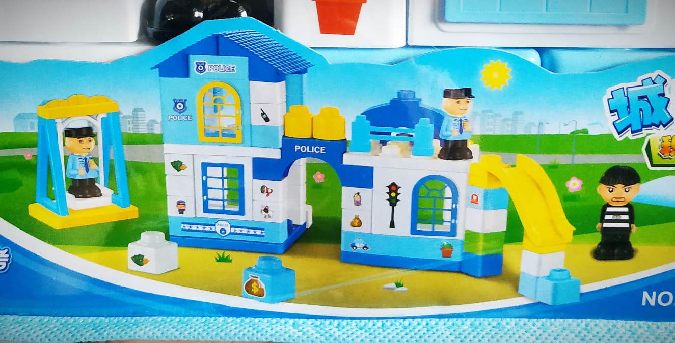 Bộ đồ chơi xếp hình khối, lắp ráp khối Sân chơi trụ sở cảnh sát và tù nhân có cầu trượt, xích đu lắp ghép nhiều kiểu size lớn