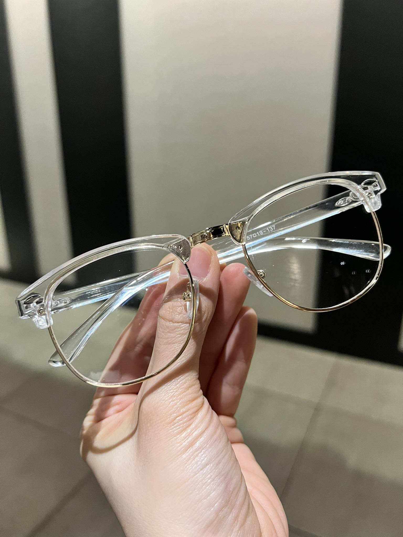 Kính nửa viền trong suốt gọng nhựa dẻo