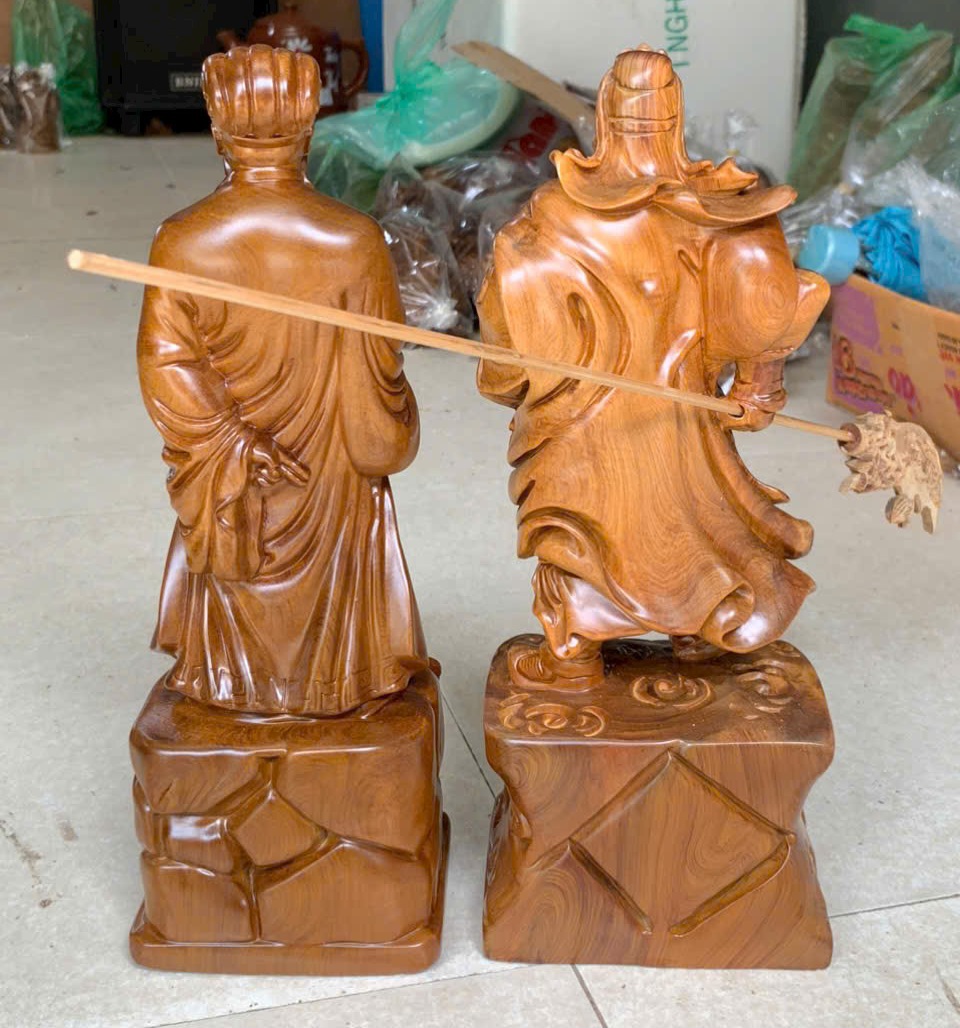 Combo cặp tượng văn võ song toàn khổng minh gia cát lượng và quan công bằng gỗ bách xanh thơm nức kt cao 30x11x9cm