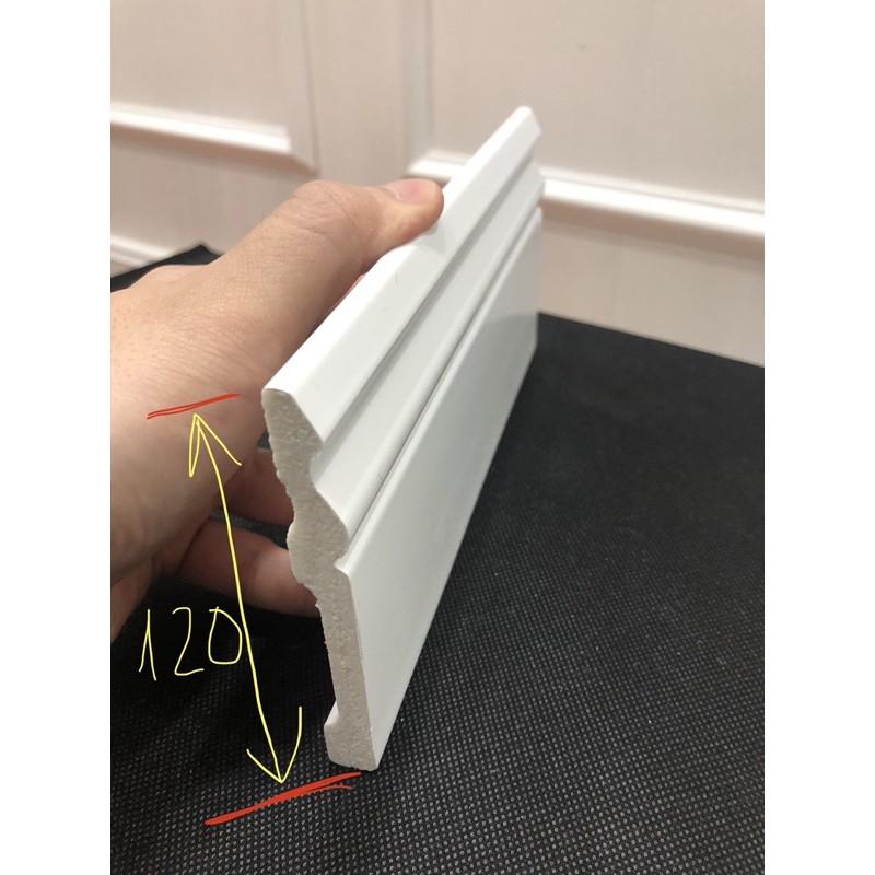 Phào chỉ chân tường nhựa composite trắng bản cao 12cm đã hoàn thiện bề mặt