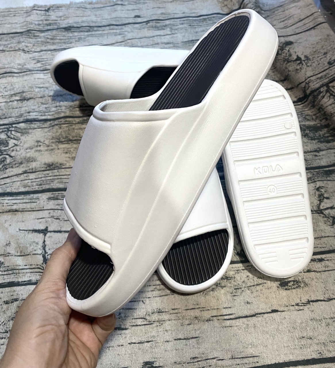 DÉP BÁNH MÌ NAM NỮ GÂN ĐEN QUAI TRẮNG SIÊU NHẸ SIZE 36-44