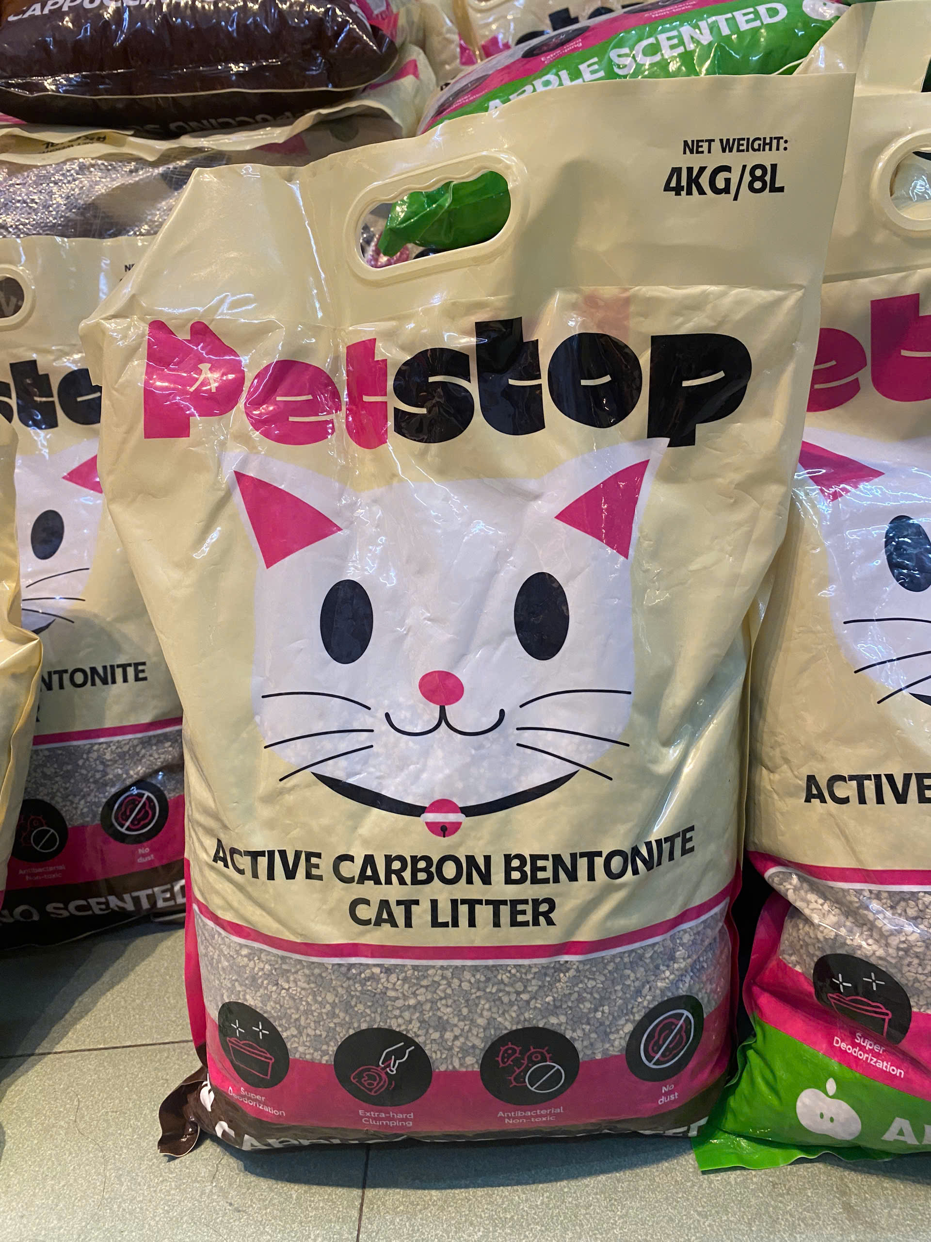 Chia sẻ    Cát đất sét cao cấp mix than hoạt tính Petstop túi 8L/4kg