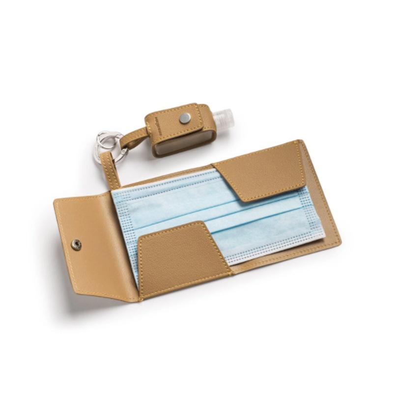 Bình Đựng Nước Rửa Mặt Bằng Nhựa Có Vỏ Bọc Khẩu Trang Tiện Dụng