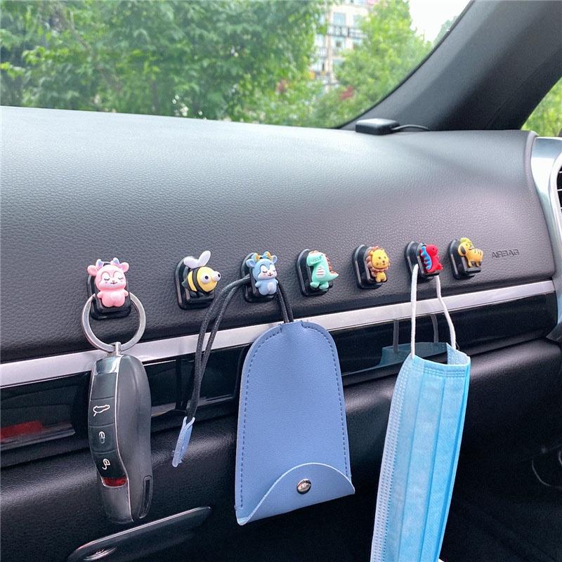 1 Móc Treo Đồ Mini Kiểu Dáng Hoạt Hình Gắn Sau Ghế Ngồi Xe Hơi