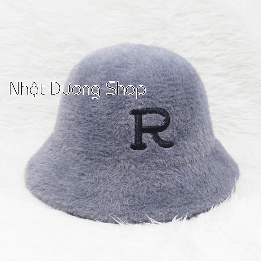 Mũ bo cụp lông thỏ, nón tài bèo vành tròn hàng quảng châu thêu chữ R, vành rộng 5cm phù hợp cho các bạn nữ đi du lịch.
