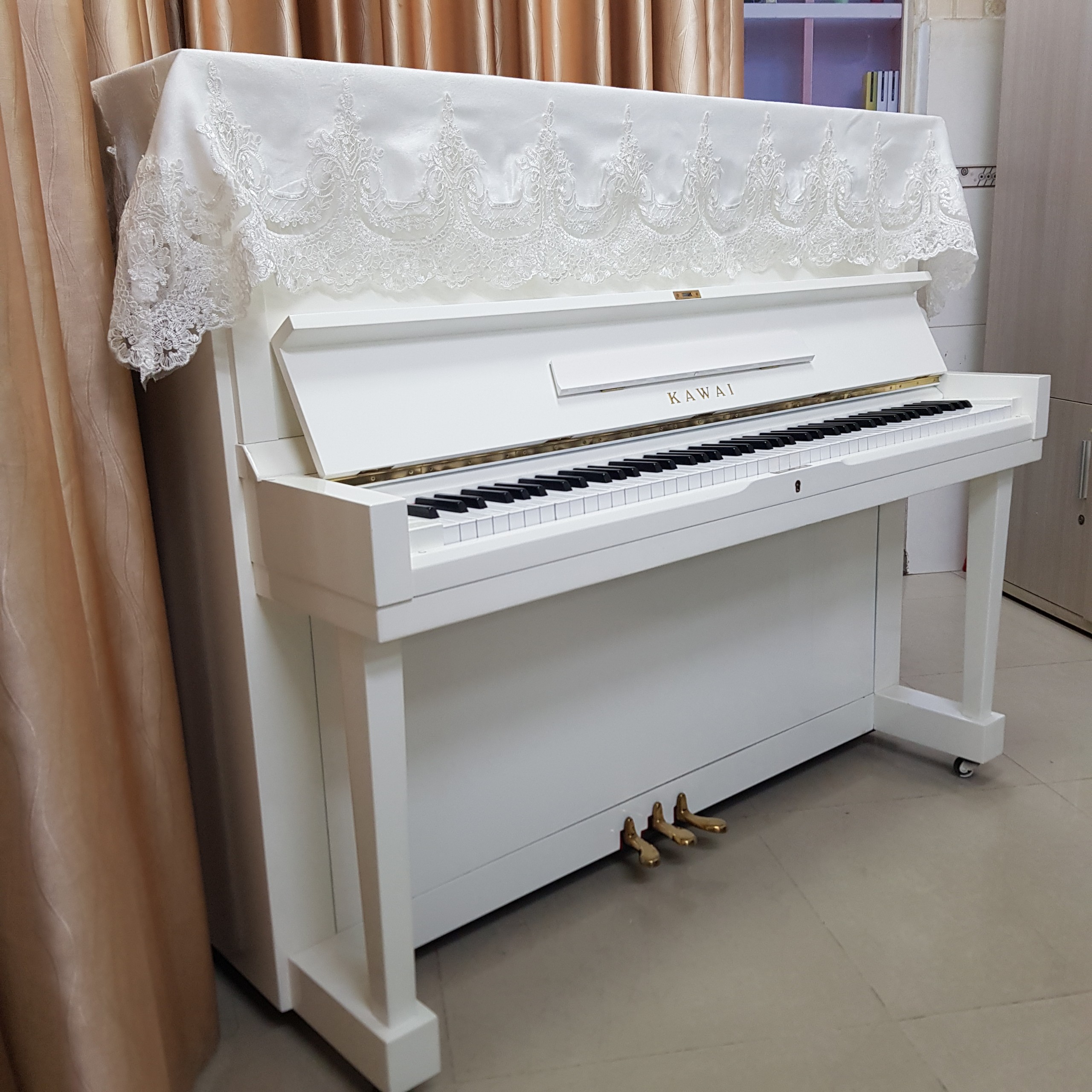 Khăn Phủ Đàn Piano nhung trắng phối chân ren sang trọng