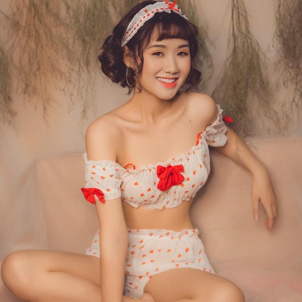 Bộ đồ ngủ mặc nhà sexy quần đùi áo croptop hai dây in hình dâu tây xinh xắn