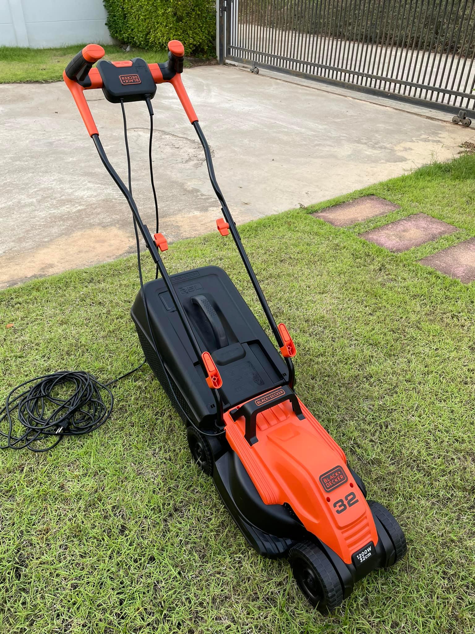 Máy cắt cỏ xe đẩy chạy điện Black&Decker - Hàng chính hãng