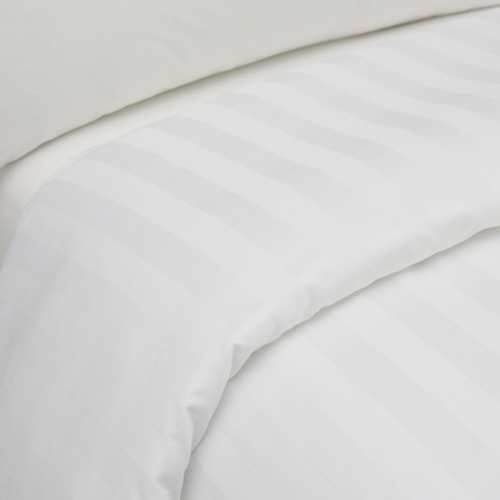 Vỏ chăn khách sạn Hanvico by Homemark chất liệu cotton cao cấp dày dặn màu trắng chuẩn 5 sao