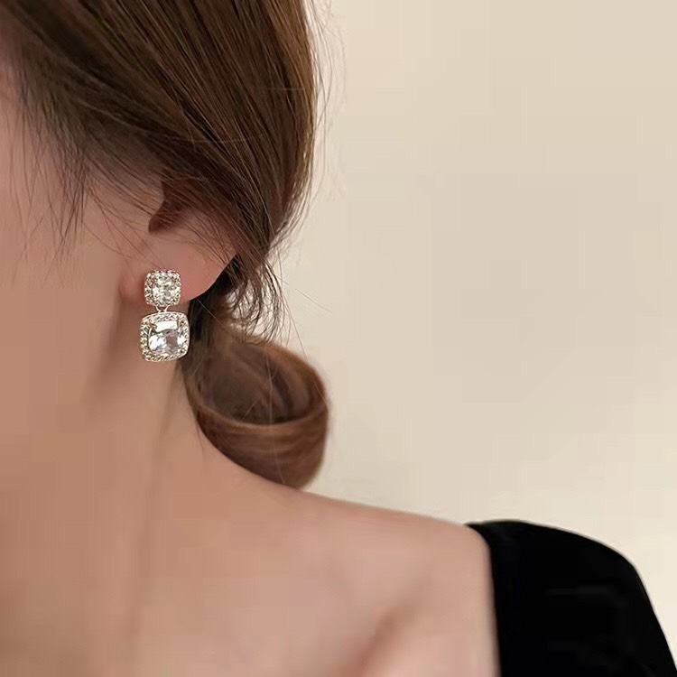 Bông tai thời trang gắn đá cao cấp