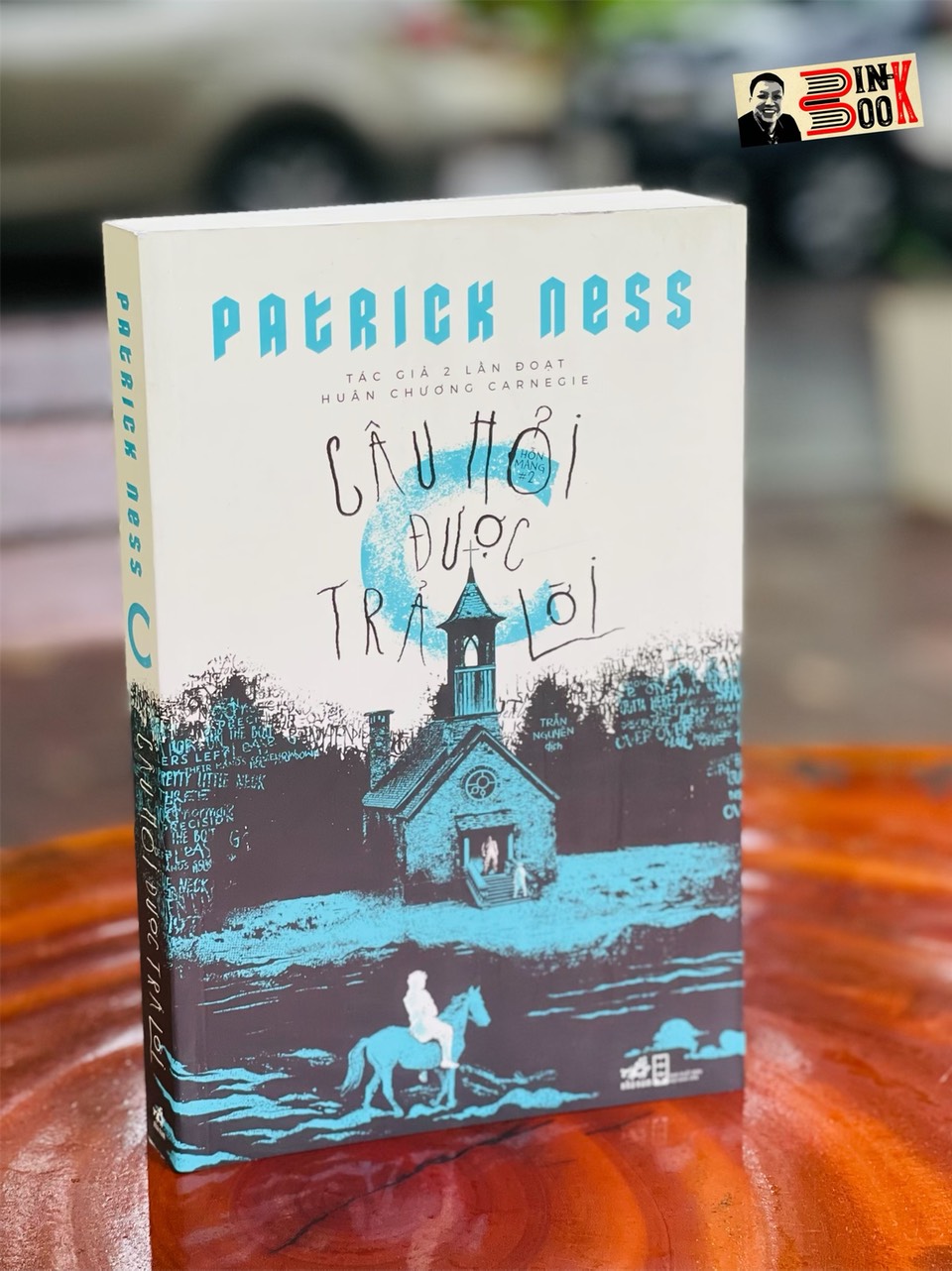 Sách - CÂU HỎI ĐƯỢC TRẢ LỜI – Patrick Ness – Trần Nguyên dịch – Nhã Nam – NXB Hội Nhà Văn (bìa mềm)