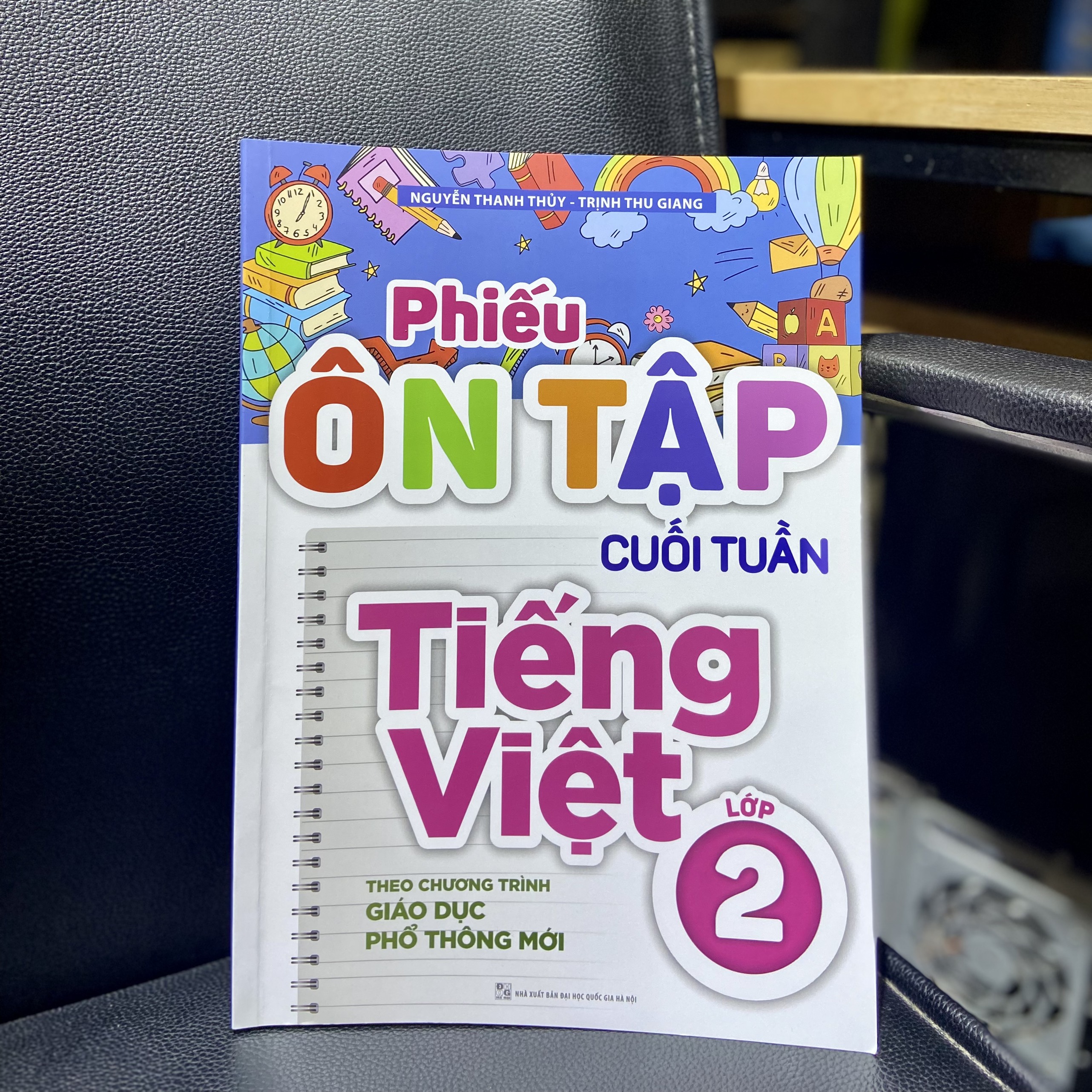 Sách: Phiếu Ôn Tập Cuối Tuần Tiếng Việt Lớp 2 - Theo Chương Trình Giáo Dục Phổ Thông Mới