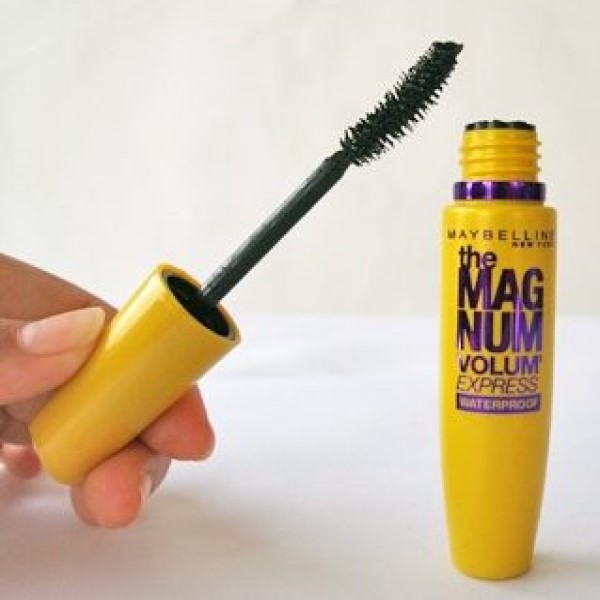 Combo Mascara Maybelline Magnum Làm Dày Mi 10 Lần (9.2ml) Và Nước Tẩy Trang Mắt Môi Maybelline – 40ml