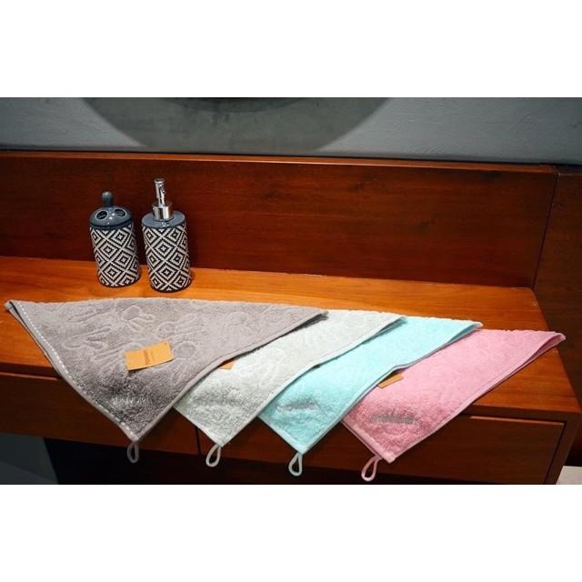 Khăn lau tay SONGWOL HÀN QUỐC 36x36cm có móc treo tiện lợi.