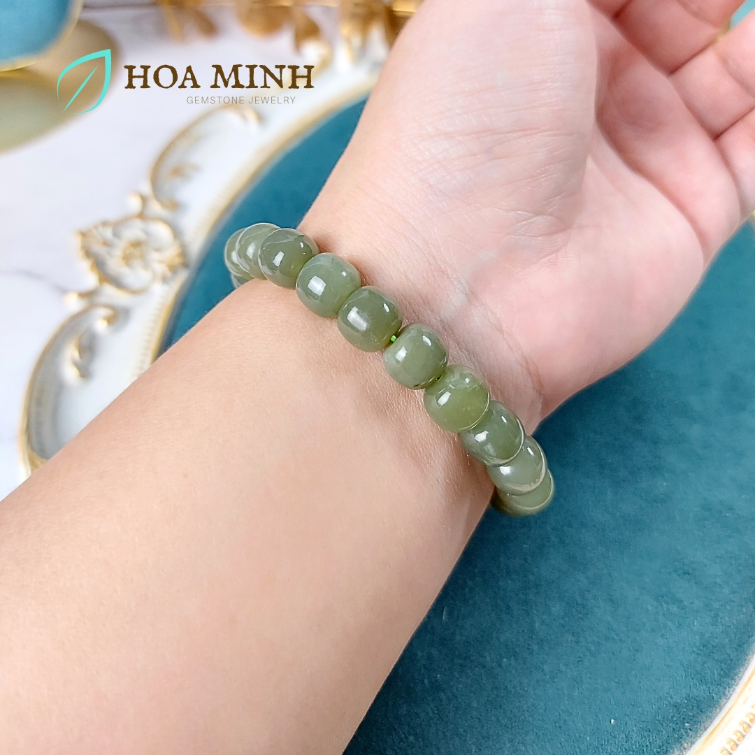 Vòng tay Ngọc Hoà Điền xanh lá cây hạt vuông size 10 li đẹp VIP