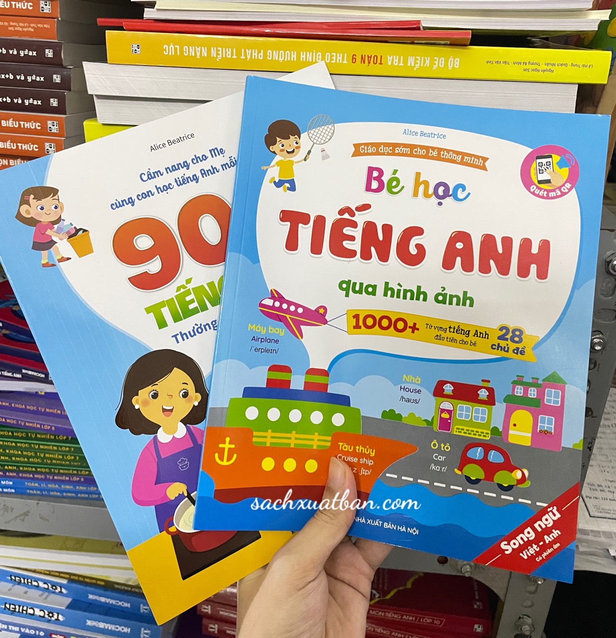 Sách 900 câu giao tiếp tiếng Anh thường dùng hằng ngày Cẩm nang cho mẹ cùng con học tiếng anh mỗi ngày (song ngữ Anh – Việt) File nghe Quét mã QR