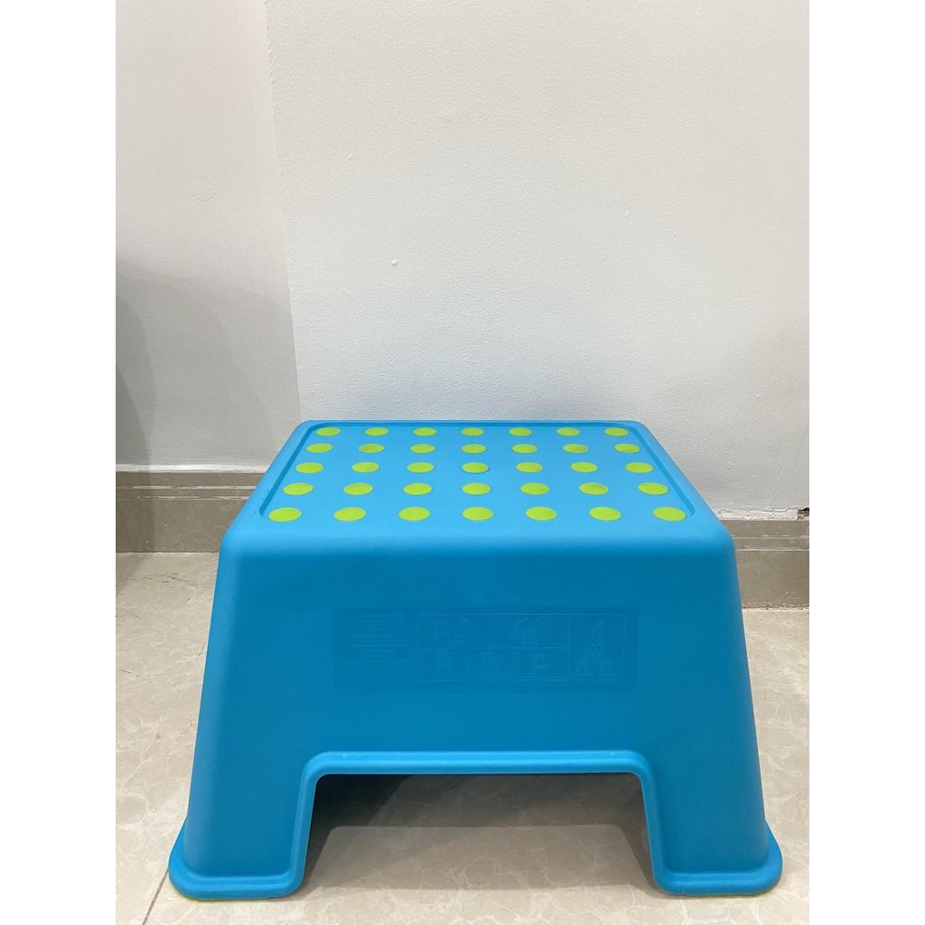 Ghế nhựa chống trượt màu xanh BOLMEN