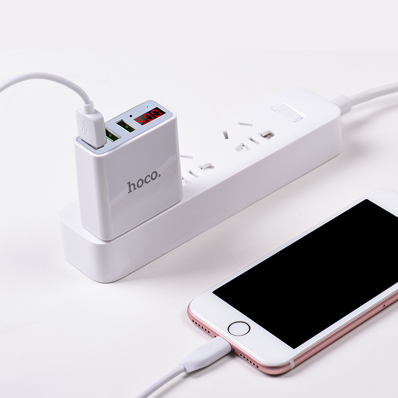 Củ Sạc 3 Cổng USB Hoco C15 Màn Hình LED - Hàng Nhập Khẩu