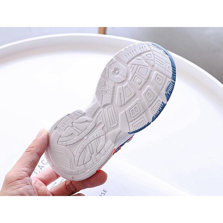 Giày thể thao cho bé trai hình Siêu nhân cực kỳ nhẹ size 26-31 hàng Quảng Châu cao cấp