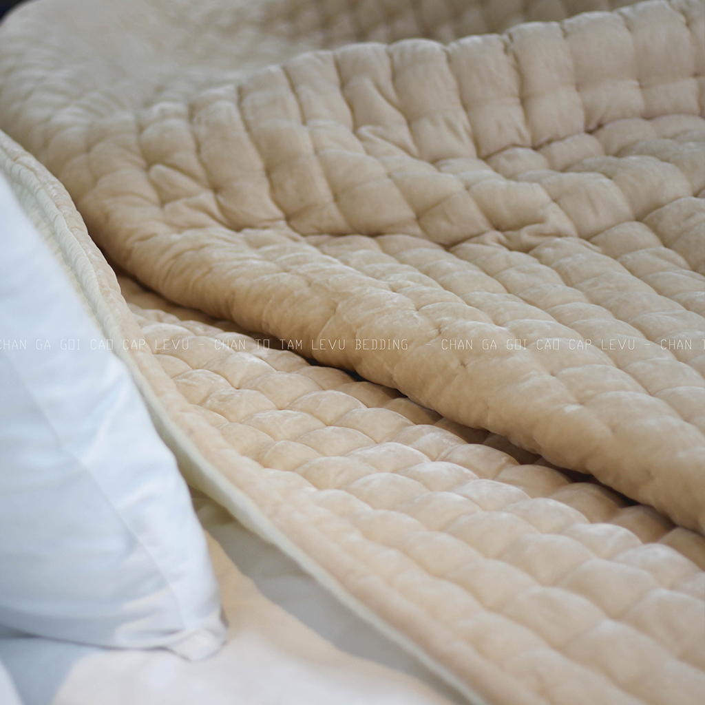 Chăn Nhung Lụa Chần Bông Điều Hòa Cao Cấp Dùng Bốn Mùa - Chăn Khâu Sa Hạt Màu Ivory I Silk Velvet Blanket